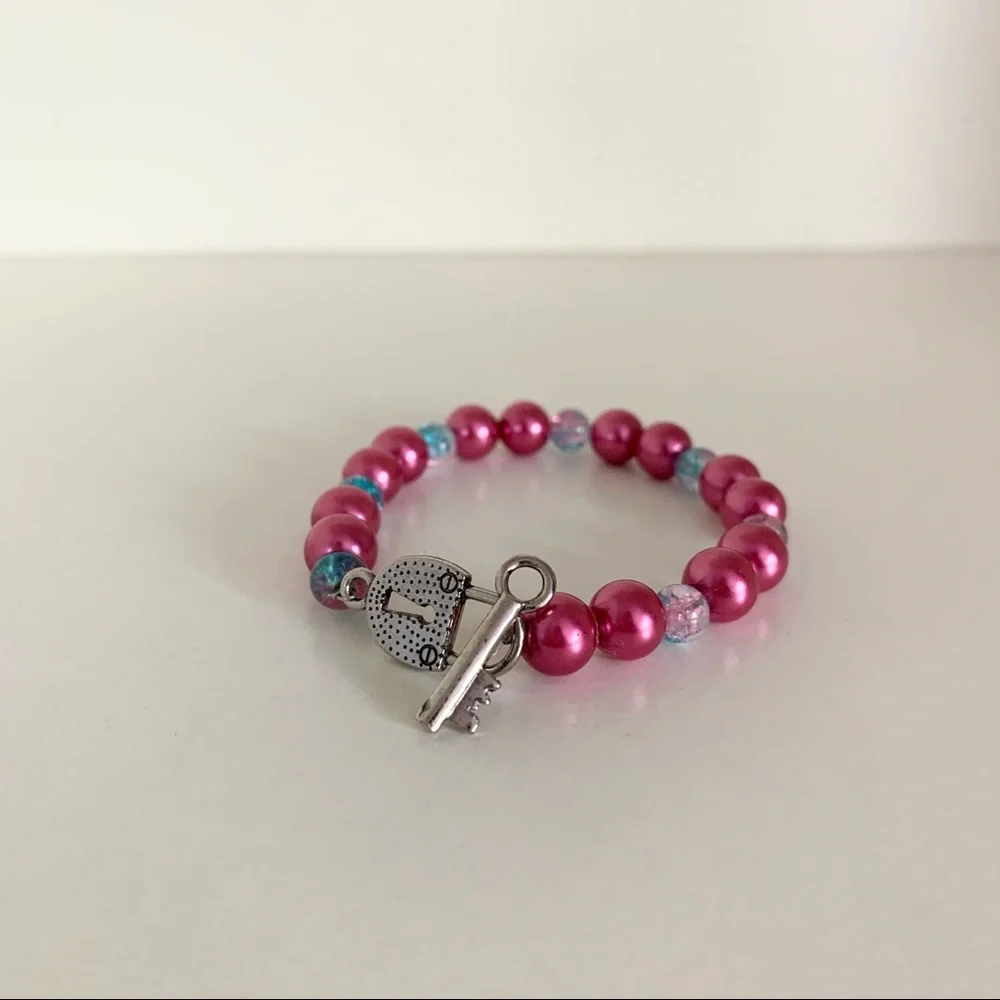 Hold Y2K pink bead bracelet